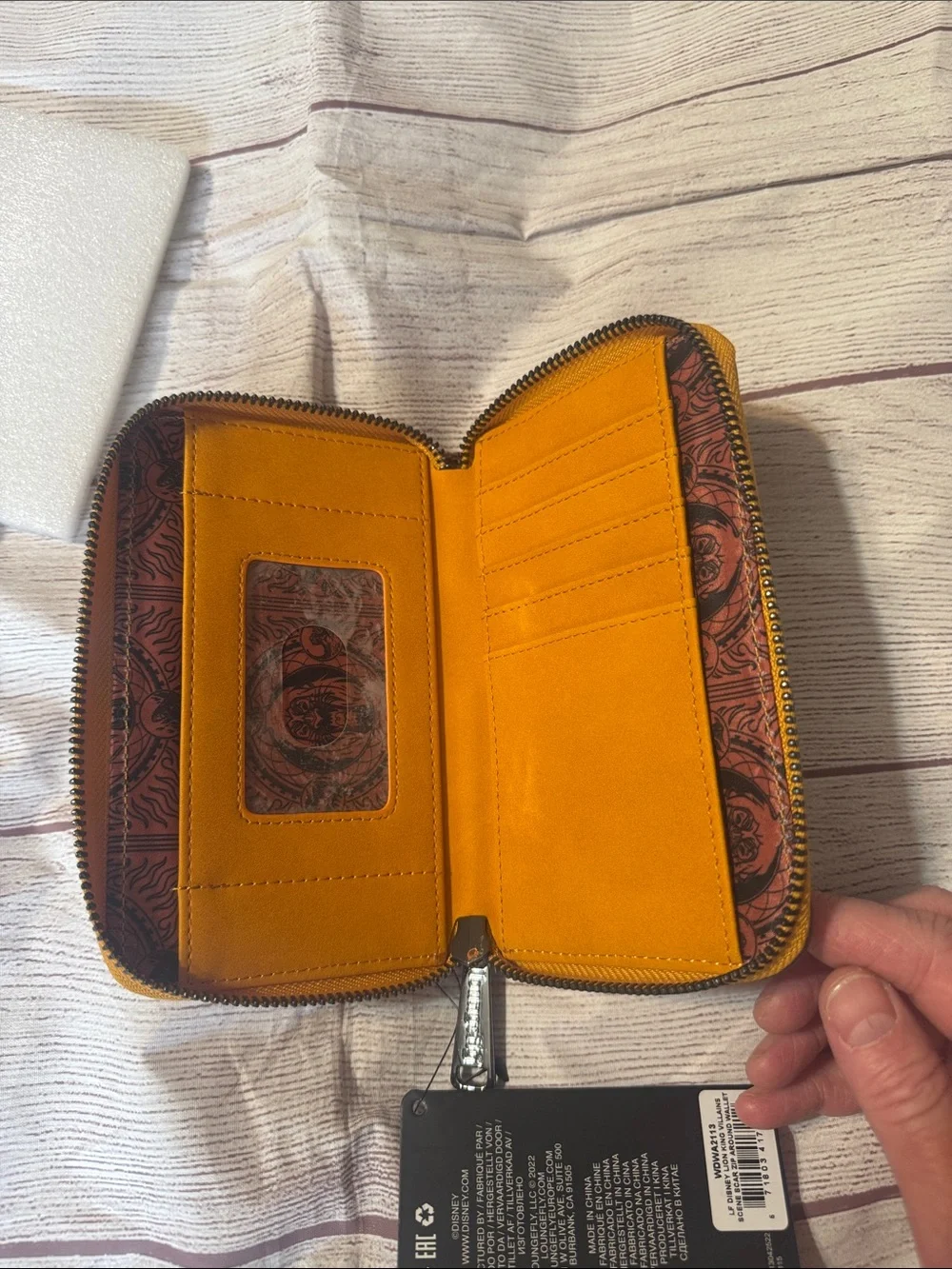 NWT Disney Loungefly Wallet - Villains Scene - Lion King Scar Zip Around Wallet - Picture 13 of 13